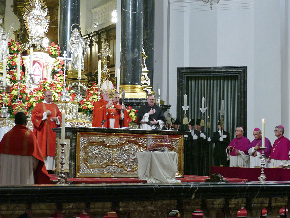 Abschlussvesper der Bischofskonferenz mit Austeilung des Bonifatiussegens (Foto: Karl-Franz Thiede)